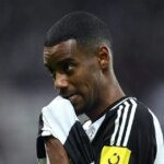 `` Pauvre '' Alexander Isak fait face à la punition de Newcastle 'alors que Liverpool Target fait face à une nouvelle attaque