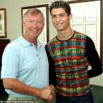 Cristiano Ronaldo viedol k Manchester United v roku 2003 (vtedy s manažérom Manchester United Sir Alex Ferguson)