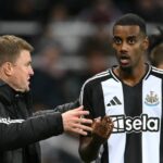 Po komentároch Alexandra Isaku musí Eddie Howe zabezpečiť, aby Newcastle nebol „rukojemník“