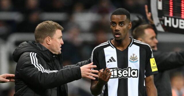 Po komentároch Alexandra Isaku musí Eddie Howe zabezpečiť, aby Newcastle nebol „rukojemník“



