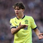 Tyler Disling of Southampton v akcii proti West Ham