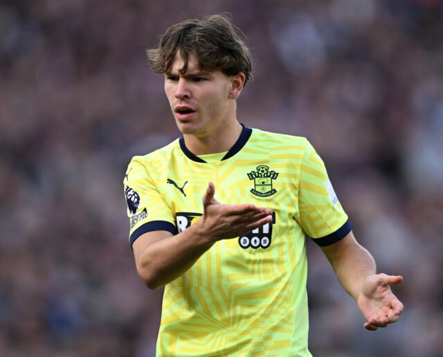 Tyler Disling of Southampton v akcii proti West Ham