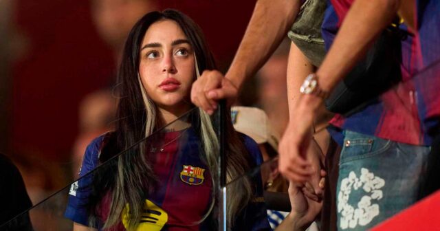 `` Pop Star Wag '' de Lamine Yamal, a repéré au Barca Clash après avoir été `` vu des snogging ''
