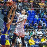 Northport zanechá za Scourrovateľom elity za Joshua Munzon (s loptou). —PBA obrázky