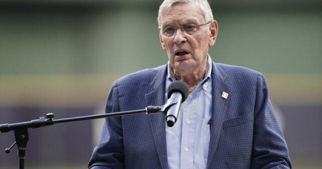 Predchádzajúci baseballový komisár Bud Selig tvrdí, že príjmy sú „dobre fungujúce“ v rôznych ďalších športových aktivitách 

