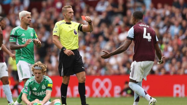 Premier League 2025-26: Villa drží Newcastle, aby uviazol napriek červeným kartám Konsa

