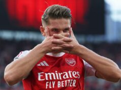 Zbierka Informovaná gyokery je oveľa lepšie dokončujúce ako ISAK pre jeden podstatný faktor, pretože 3 prevody robia z celkového množstva delostreleckých delostrelectva „úplne novým“ Premier Organizácia prevažuje v „Age of Bullsh * t“