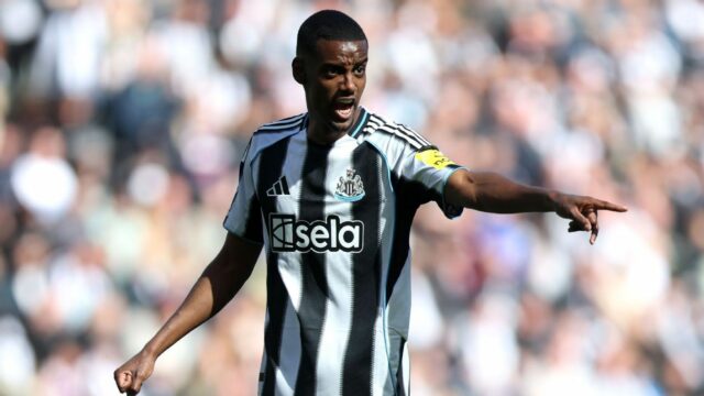 Prenáša povesti, správy: Newcastle hovorí Isaacovi, že sa nemôže pripojiť k Liverpoolu

