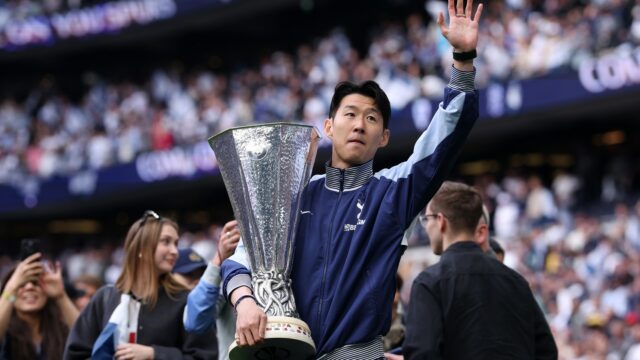 Syn oznámil svoje rozhodnutie opustiť Tottenham na emocionálnej tlačovej konferencii
