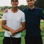 Tom Brady bol roztrhaný jeho kamarátmi nad týmto obrázkom so svojím 17-ročným synom Jackom