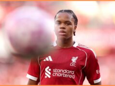 Rio Ferdinand hromadí chválu na Rio Ngumoha po góle Liverpoolu Bradley Barcola v akcii pre PSG na Majstrovstvách sveta v klube