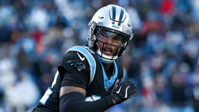 Raiders Safety Lonnie Johnson Jr. Prelomí kolíziu nohy s Maxx Crosby


