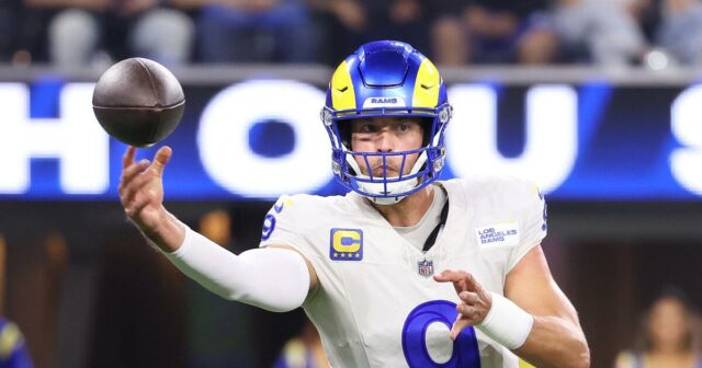 Rams QB Matthew Stafford navštevuje špecialista

