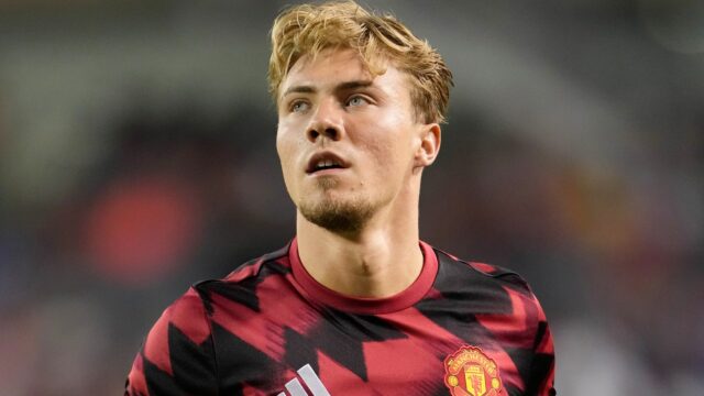 Hojlund je tento rok v lete čoraz viac opustiť Man United