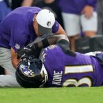 Ravens 'Bilhal Kone na sezónu po utrpení strašného zranenia kolena