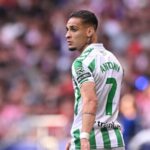 Real Betis zadržiava Antonyho tričko, zatiaľ čo športový riaditeľ poskytuje aktualizáciu o vyjednávaní