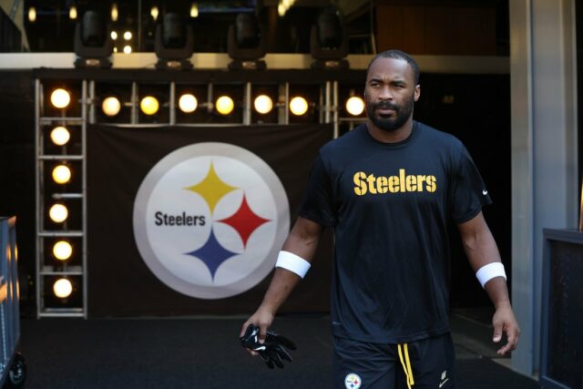 NFL: Tampa Bay Buccaneers v Pittsburgh Steelers