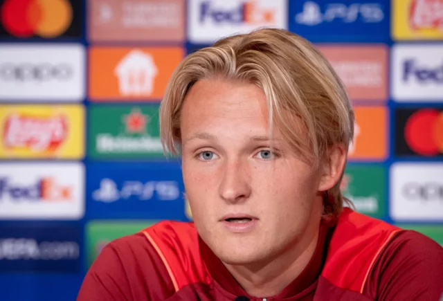 Rennes sa pozorne drží na Kasper Dolberg

