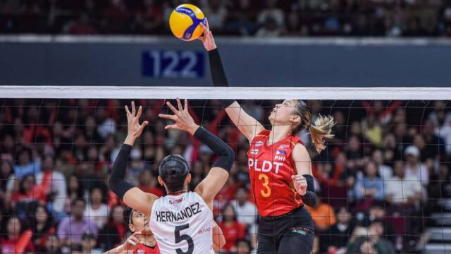 Mika Reyes pokračuje v útoku. —Marlo cueto