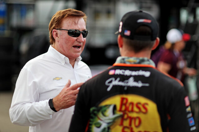 Richard Childress hovorí, že Austin Hill poprel ničenie Arik Almirola, keď spochybnil rozsudok NASCAR

