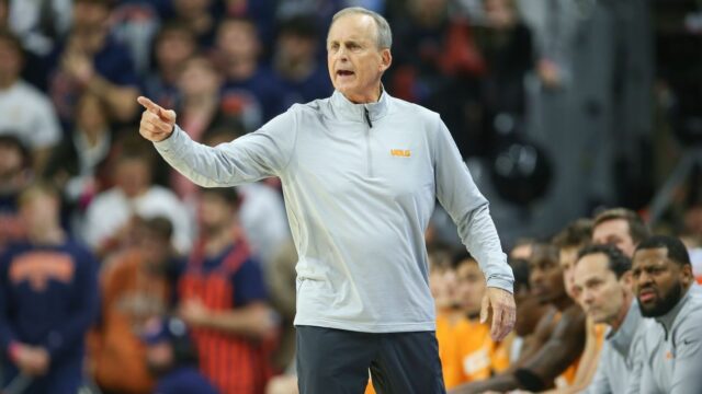 Rick Barnes ukazuje, že dohoda o živote ako inštruktor basketbalu Tennessee 

