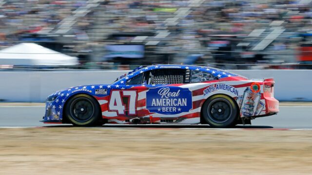 Ricky Stenhouse Jr van Nascar, aby vzdal hold Hulkovi Hoganovi vo Watkins Glen

