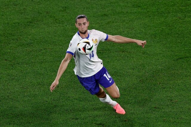 Roberto de Zerbi tlačí Adriena Rabiho smerom k Marseilleho výstupu po stretnutí s Jonathanom Roweom



