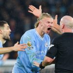Hooper mal chvíľu zabudnúť počas slávnostného príslušenstva