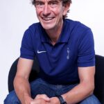 Thomas Frank, zábavný muž, ktorý by mal byť okolo letného víkendu, ako to robil so svojimi tromi deťmi počas víkendovej párty o 5. hodine v horúcej vani, chladný otec, ktorý pije šampanské.