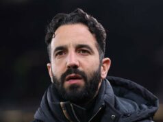 Gary Neville podporuje Rubena Amorima, aby sa poučil z Carrickovho úspechu v Manchestri United Ruben Amorim poskytuje náznak svojej možnosti medzi Senne Lammens a Emi Martinez pre mužov Utd