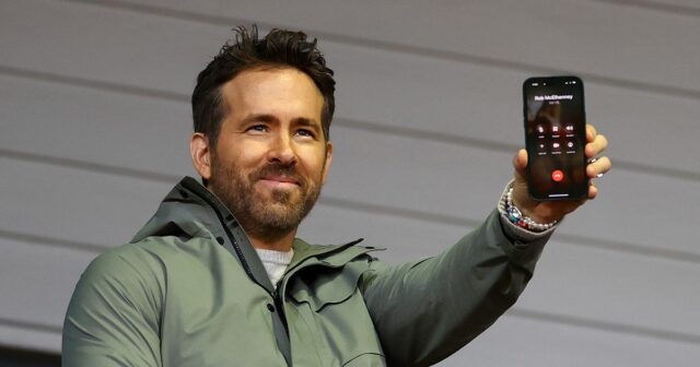 Ryan Reynolds nalieha na Wrexham, aby utratil rozpočet na mzdu na podpise Wrexhamovho „Dream“ hráča



