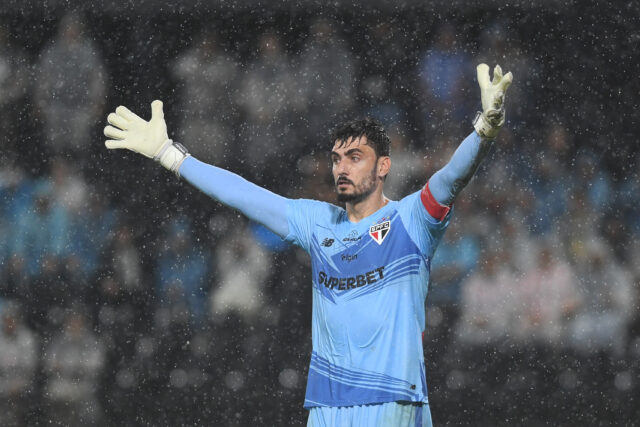 „São Paulo Keeper poslal po 3 minútach, bolo to spravodlivé?