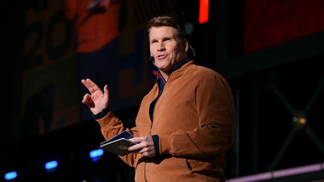 Scott Hanson hovorí, že je „prepustený“, aby pokračoval v organizácii NFL Redzone

