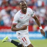 Sevilla prinútená znížiť poplatok za odchod na ochranu predaja stimulov