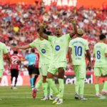 Sledovanie: Furious Barcelona Star obhajuje Raphinhu počas víťazstva nad Mallorou
