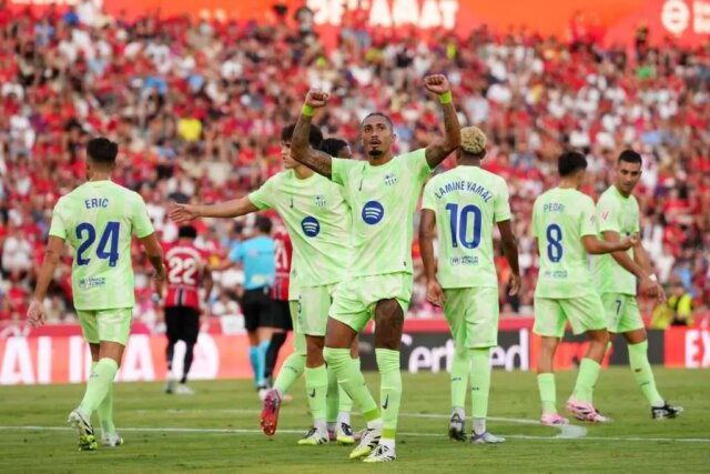 Sledovanie: Furious Barcelona Star obhajuje Raphinhu počas víťazstva nad Mallorou



