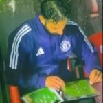 Futbaloví fanúšikovia zosmiešňovali starožitnosti manažéra Manchester United Ruben Amorim počas porážky jeho strany 2-0 v Grimsby Town