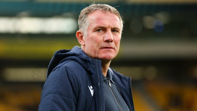 Wrexham, Wales - 26. apríla: James McClean z Wrexham oslavuje víťaznú povýšenie na majstrovstvá so spoluhráčmi pod zápasom Sky Bet League One medzi Wrexham AFC a Charlton Athletic FC v Racerse Ground 26. apríla 2025 vo Wrexhame vo Walese. (Foto: Robbie Jay Barratt - AMA/Getty Images)