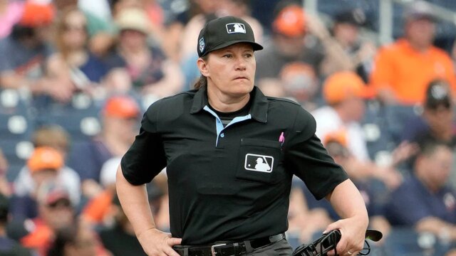 Správy MLB: Debut rozhodcu Jen Pawolovej nie je kaskadérkou, získala UT

