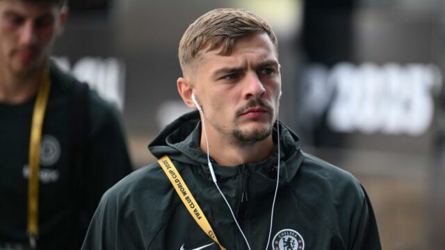 Správy o transferu Premier League: Everton podpisuje Kiernan Dewsbury-Hall od Chelsea

