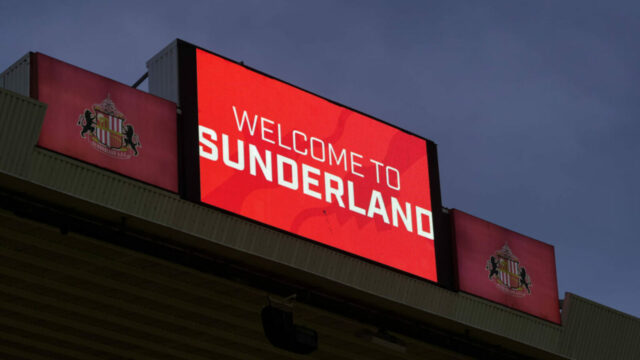 Sunderland podpisuje nového útočníka a súčasnú hviezdnu podpísanie New Deal


