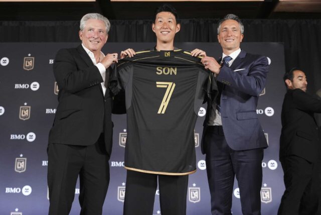 Syn Heck-min z Južnej Kórey je predstavený ako nový člen Los Angeles FC počas tlačovej konferencie pre futbalový tím MLS v stredu 6. augusta 2025 v Los Angeles.