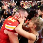 Taylor Swift, Travis Kelce Získajte zapojené a športové aktivity Globe reaguje