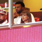 Taylor Swift, Travis Kelce, ktorý zapája prsteň verejnosť