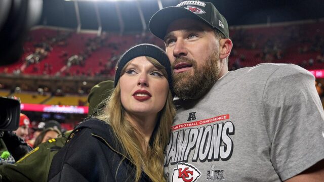 Taylor Swift Trolls „Mužské športové fanúšikovia“ v Kelce Podcast -Performance

