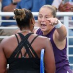 Taylor Townsend núdze Jelena Ostapenko v Spojených štátoch Open, zahreje sa bitka