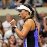 Tenisová hviezda Jessica Pegula hrá fotenie „čeľusť“