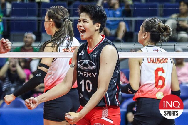 Crossovery Galang a Chery Tiggo oslavujú po porazení Spikers Cignal HD na Tour of Tour.