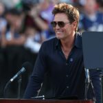 Tom Brady kladie potešenie z konkurenčných prúdov v soche odhaľovania reči slávnostného obradu