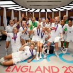 Tottenham a Anglicko hviezda pracovali v obchode s rybami a hranolkami a potom ochutnali úspech eura